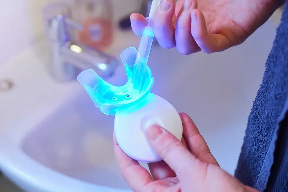 The Comprehensive Guide to Teeth Whitening at Home